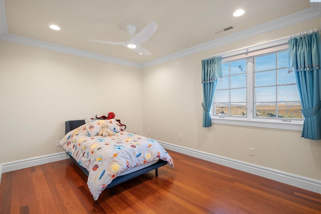 bedroom with visible vents, baseboards, and ornamental molding