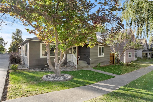 view of front of home featuring a front lawn