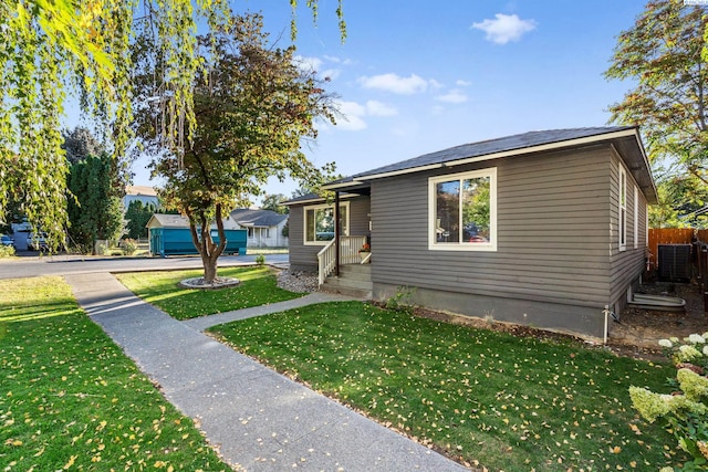 view of front of property with a front yard