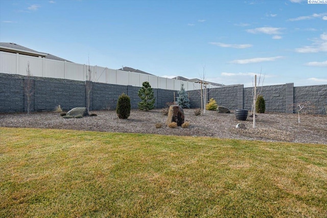 view of yard featuring fence