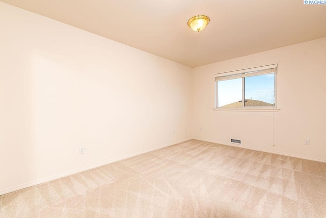 unfurnished room featuring light carpet, visible vents, and baseboards