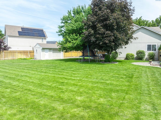 612 S Young St, Kennewick, WA 99336 - view of yard featuring a trampoline and an outdoor structure