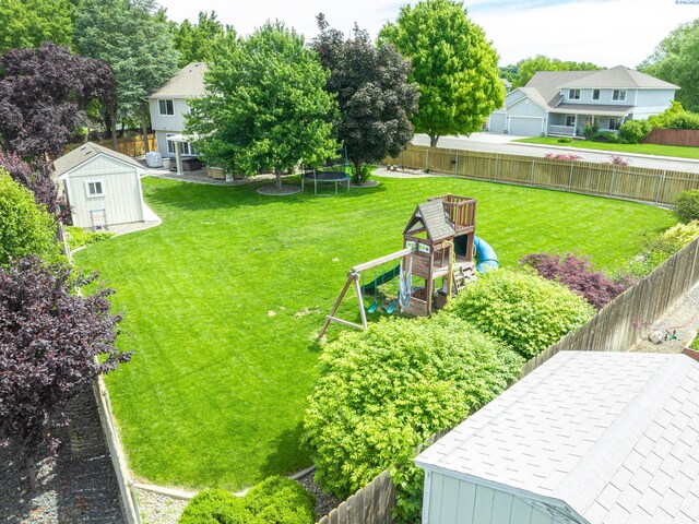 612 S Young St, Kennewick, WA 99336 - view of yard with a playground and a trampoline