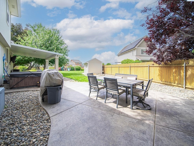 612 S Young St, Kennewick, WA 99336 - fenced backyard with a hot tub, a patio, and outdoor dining area