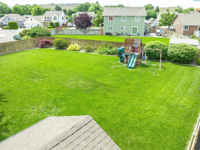612 S Young St, Kennewick, WA 99336 - view of yard with a residential view and a playground