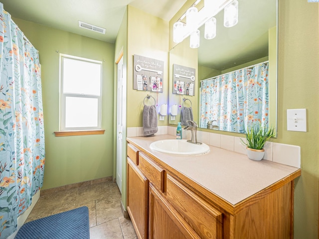 612 S Young St, Kennewick, WA 99336 - full bathroom with vanity and baseboards