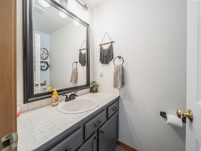 612 S Young St, Kennewick, WA 99336 - bathroom with vanity