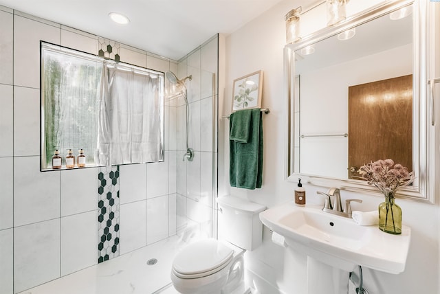 1830 Hunt Pt, Richland, WA 99354 - full bath with a stall shower, toilet, and a sink