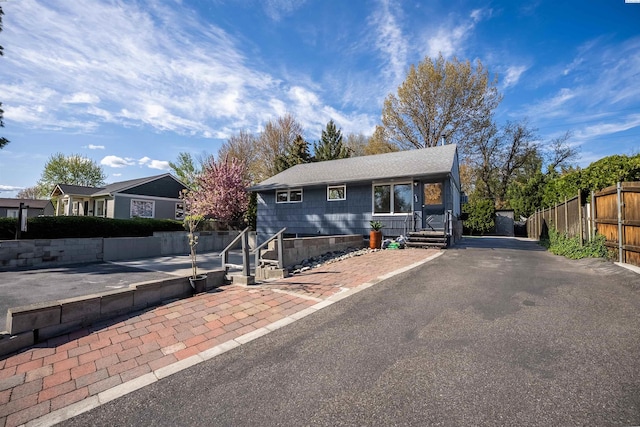 1830 Hunt Pt, Richland, WA 99354 - ranch-style home featuring fence