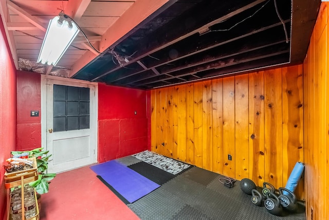 1830 Hunt Pt, Richland, WA 99354 - workout area with wooden walls
