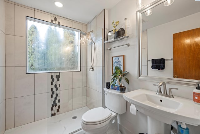 1830 Hunt Pt, Richland, WA 99354 - bathroom featuring tiled shower and toilet