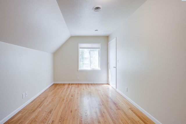 912 S Lake St, Colfax, WA 99111 - additional living space featuring light wood-style flooring and vaulted ceiling