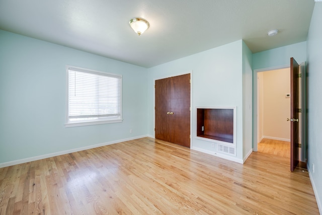 912 S Lake St, Colfax, WA 99111 - unfurnished bedroom with a closet and light wood-style flooring