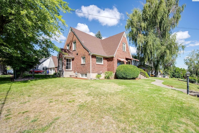 912 S Lake St, Colfax, WA 99111 - view of property exterior with brick siding, a yard, and a shingled roof