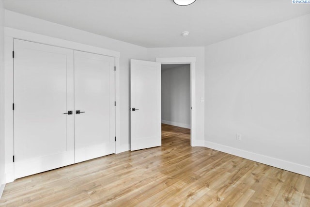 903 Ellen Ln, Zillah, WA 98953 - unfurnished bedroom featuring light hardwood / wood-style flooring and a closet