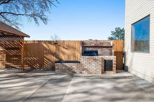 view of patio / terrace with fence and an outdoor kitchen