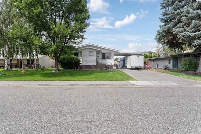 1506 Wilson St, Richland, WA 99354 - view of front of home featuring driveway, a front yard, and an attached carport