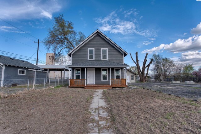 503 Grandridge Ave, Grandview, WA 98930 - view of front facade featuring a carport, fence, and covered porch