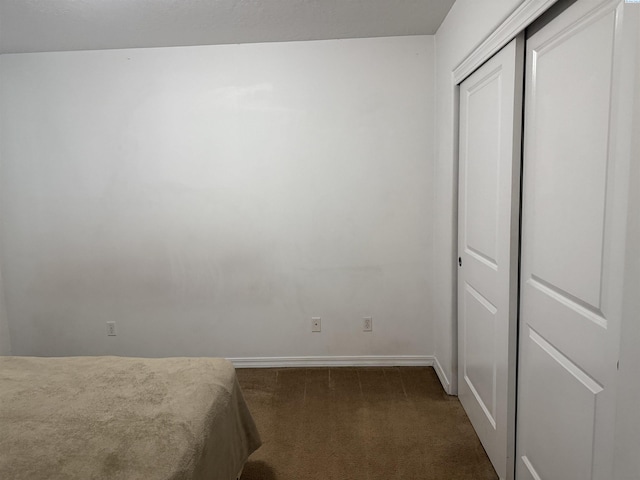 808 N Owen Ave, Pasco, WA 99301 - unfurnished bedroom featuring dark colored carpet, a closet, and baseboards
