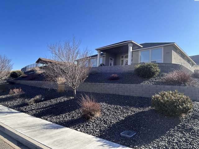 view of front facade with stucco siding