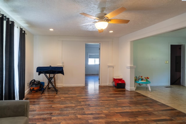 775 S 4th Ave, Othello, WA 99344 - empty room with wood finished floors, recessed lighting, a textured ceiling, a ceiling fan, and baseboards