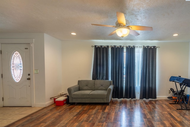 775 S 4th Ave, Othello, WA 99344 - foyer featuring wood finished floors, a textured ceiling, baseboards, a ceiling fan, and recessed lighting