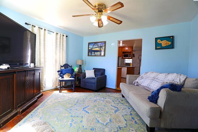 313 E 5th Ave, Kennewick, WA 99336 - living room featuring a ceiling fan and dark wood-style floors