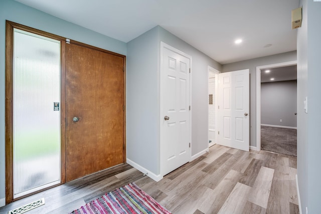 1315 NW Haven Cir, Pullman, WA 99163 - entryway featuring light wood-type flooring, baseboards, and recessed lighting