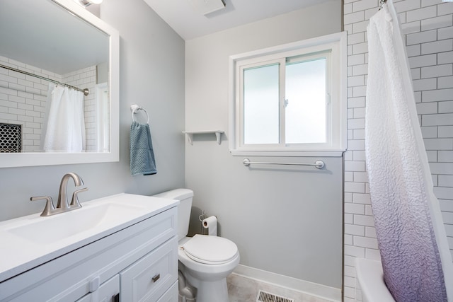 1315 NW Haven Cir, Pullman, WA 99163 - bathroom featuring vanity, toilet, and shower / bathtub combination with curtain