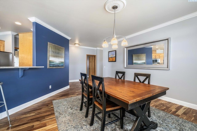 521 Eastgate Dr, Prosser, WA 99350 - dining space featuring baseboards, dark wood-type flooring, crown molding, and recessed lighting