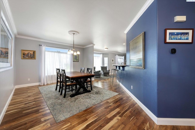 521 Eastgate Dr, Prosser, WA 99350 - dining area featuring dark wood-style floors, baseboards, crown molding, and a chandelier