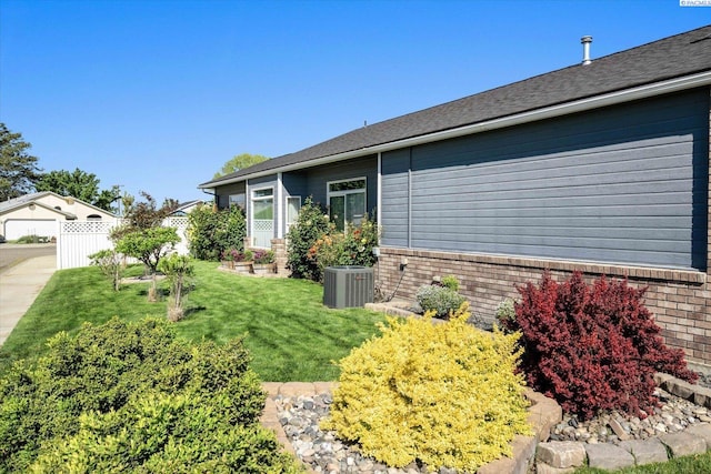 521 Eastgate Dr, Prosser, WA 99350 - view of side of home featuring central AC and brick siding