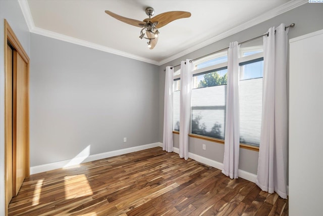 521 Eastgate Dr, Prosser, WA 99350 - spare room featuring dark wood-type flooring, baseboards, crown molding, and a ceiling fan