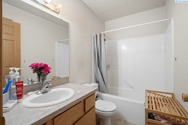 573-575 SE Shoemaker Pl, Pullman, WA 99163 - full bathroom with vanity and shower / tub combo