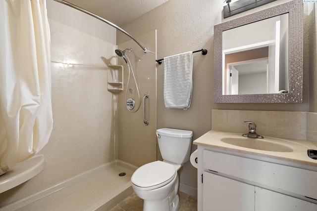 4016 W Ruby, Pasco, WA 99301 - bathroom featuring a shower with shower curtain and vanity