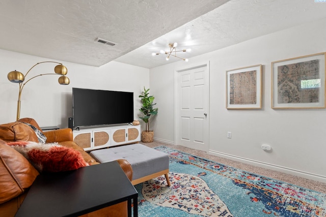 living room featuring carpet flooring, a chandelier, and a textured ceiling