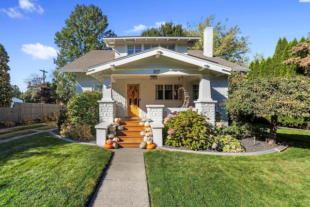 view of front facade with a porch and a front lawn