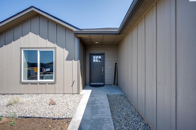 630 SW Cayuse St, Pullman, WA 99163 - property entrance with board and batten siding