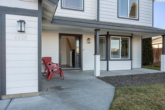 property entrance featuring a porch