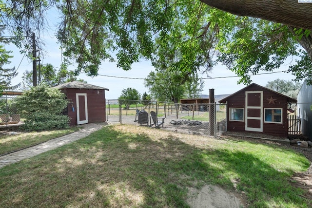 view of yard featuring a storage unit