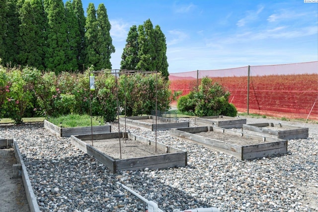 view of yard featuring a mountain view