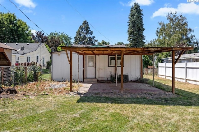 836 Main St, Prosser, WA 99350 - view of outbuilding featuring a fenced backyard and a carport