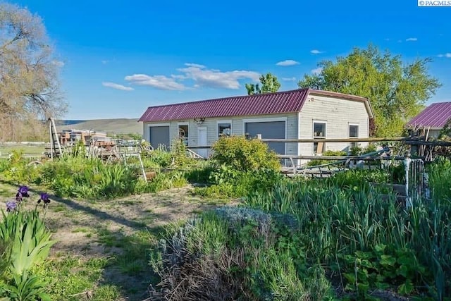 257 N Wamba Rd, Prosser, WA 99350 - back of property with a garage and metal roof