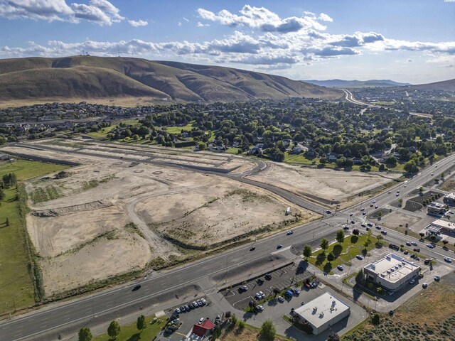 1176 Lapins Ct, Richland, WA 99352 - aerial view of property and surrounding area featuring a mountain backdrop