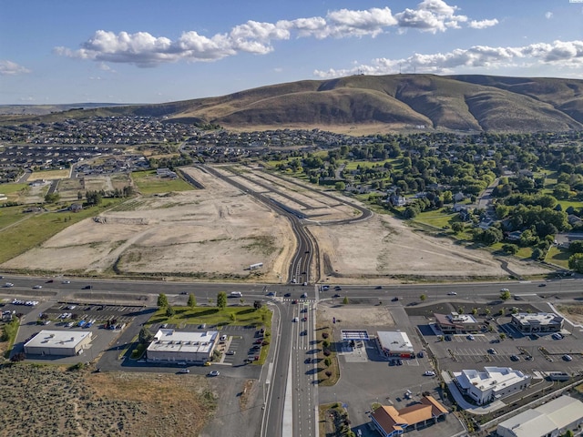 1176 Lapins Ct, Richland, WA 99352 - aerial view of property and surrounding area featuring a mountainous background