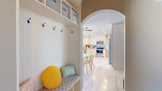 mudroom featuring arched walkways, ceiling fan, recessed lighting, and light wood-style flooring