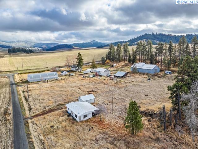 bird's eye view featuring a rural view and a mountain view