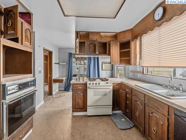 kitchen with sink, gas range gas stove, dishwasher, kitchen peninsula, and oven