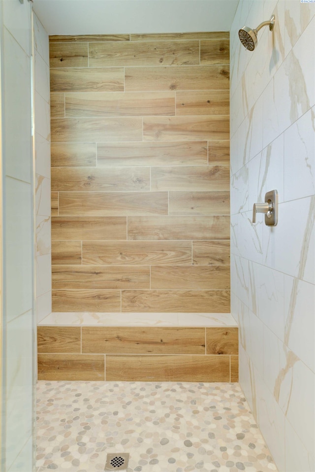 9418 Balflour Ct, Pasco, WA 99301 - bathroom with tiled shower