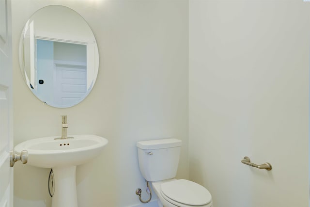 9418 Balflour Ct, Pasco, WA 99301 - half bath featuring toilet